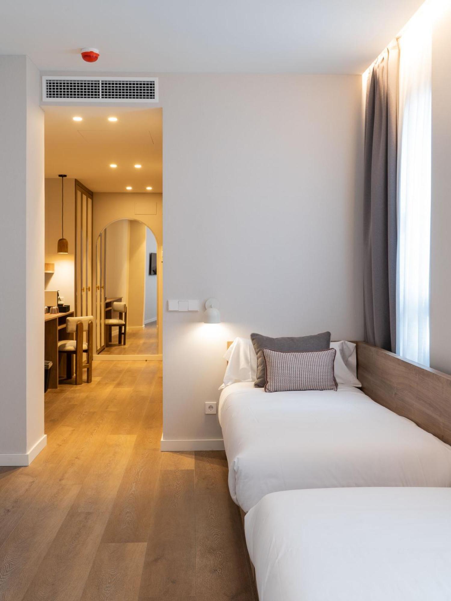 Hotel Well And Come Malaga Exterior photo